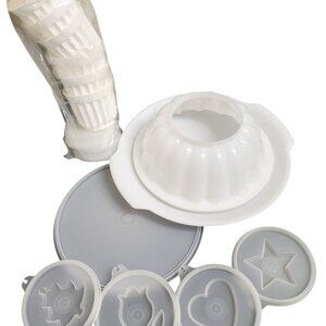 Tupperware Jello Mold Set With Lid & Assorted Shapes 6 individual jello molds